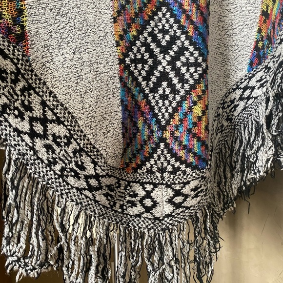 Womens Poncho Gray Southwest Aztec Fringe Pullover Fringe Bottom, boho - Picture 7 of 8